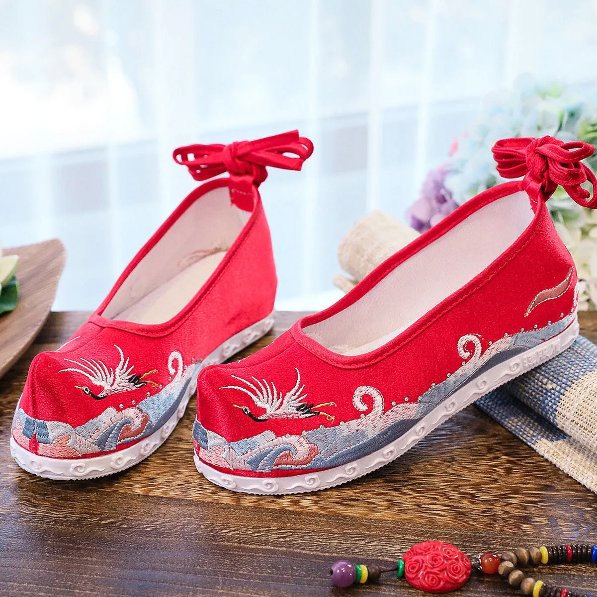 Hanfu Shoes: Gliding Crane