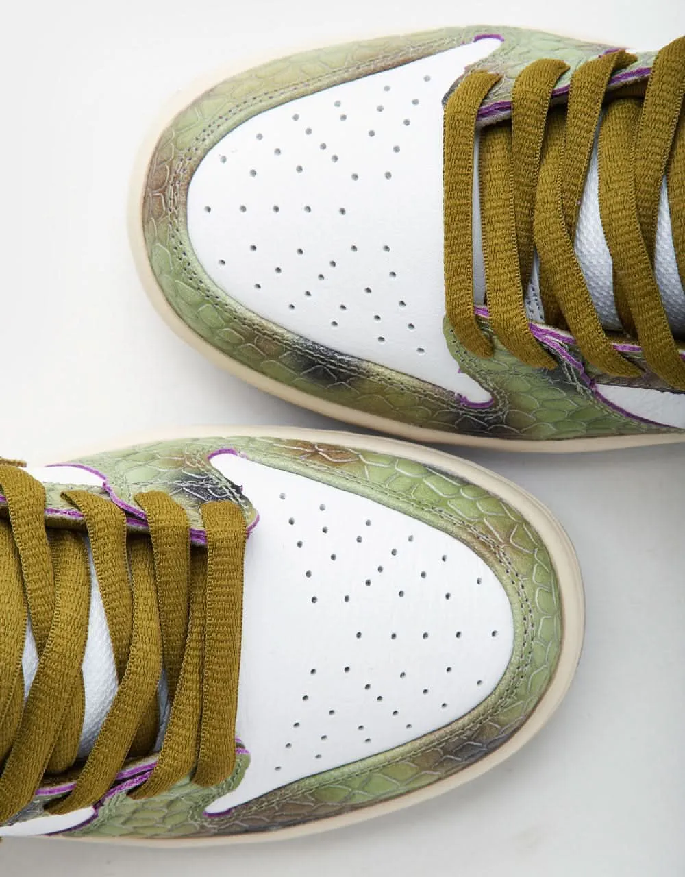 Nike SB 'Alexis Chameleon' Dunk Low Pro QS Skate Shoes - Oil Green/Desert Moss-White