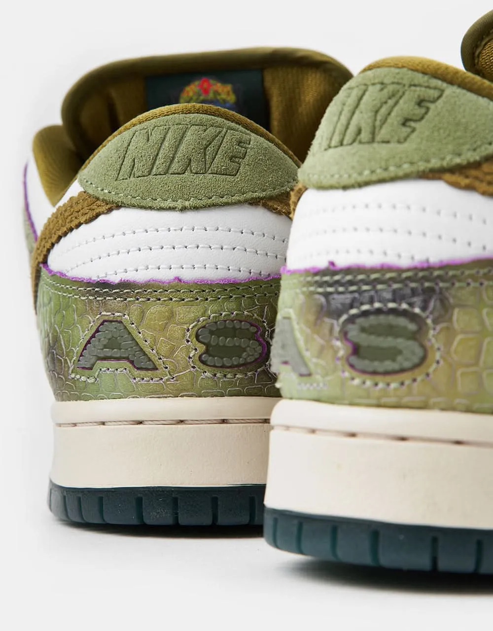 Nike SB 'Alexis Chameleon' Dunk Low Pro QS Skate Shoes - Oil Green/Desert Moss-White