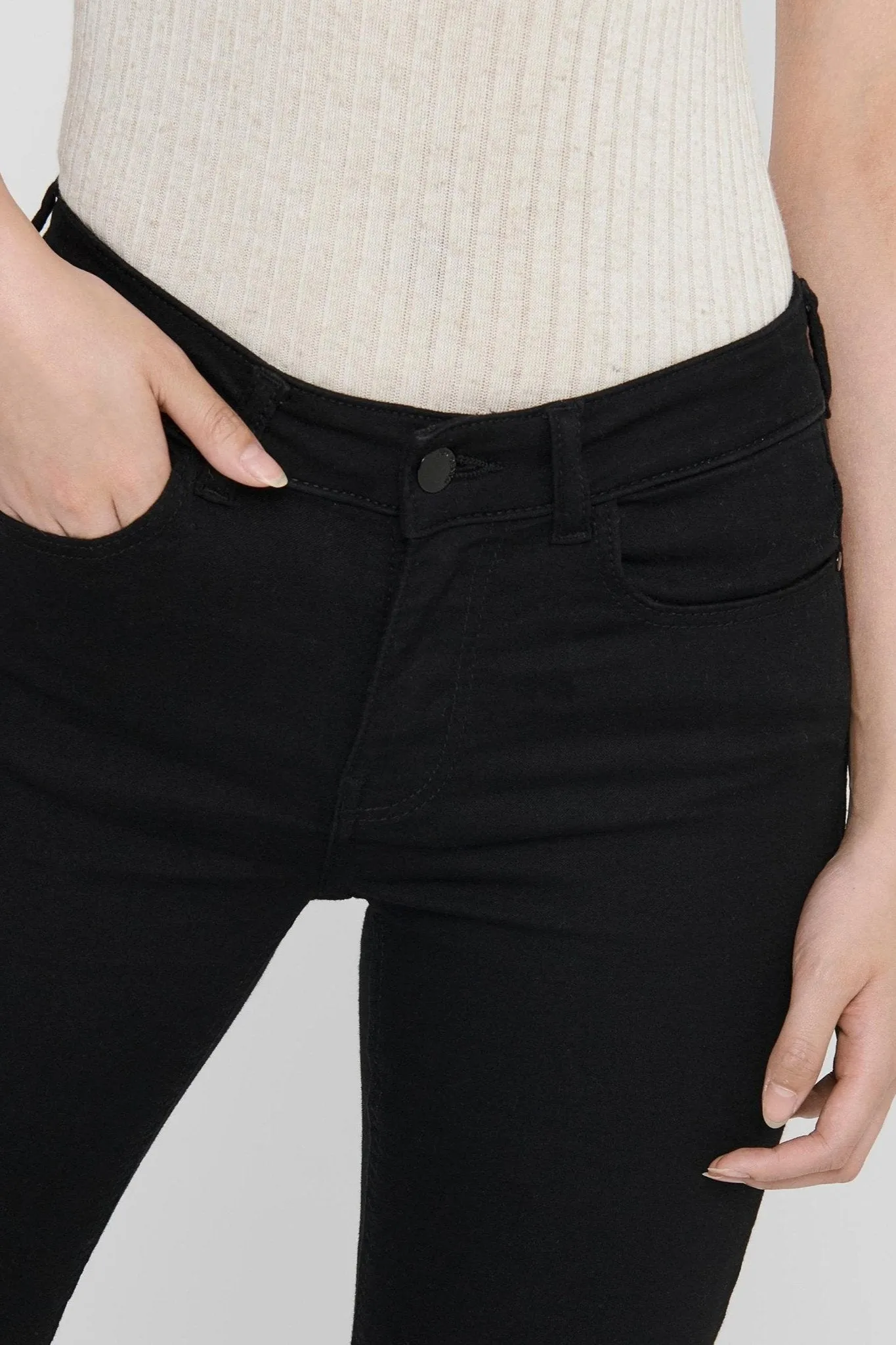 Performance Jeans - Black (mid-waist)