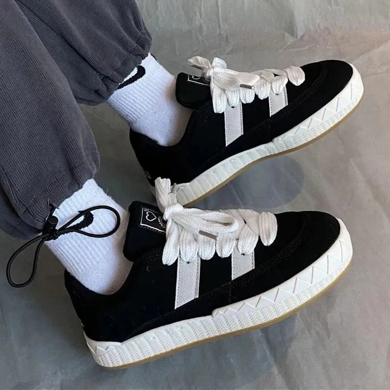 Wiaofellas Men Fashion Black White Sneakers Harajuku Style Vintage Casual Skateboard Shoes Youthful High Quality Cool Outdoor Walking Shoes