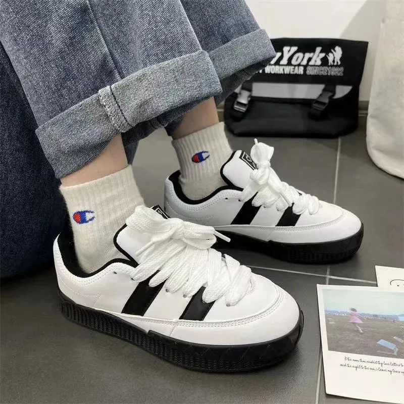 Wiaofellas Men Fashion Black White Sneakers Harajuku Style Vintage Casual Skateboard Shoes Youthful High Quality Cool Outdoor Walking Shoes