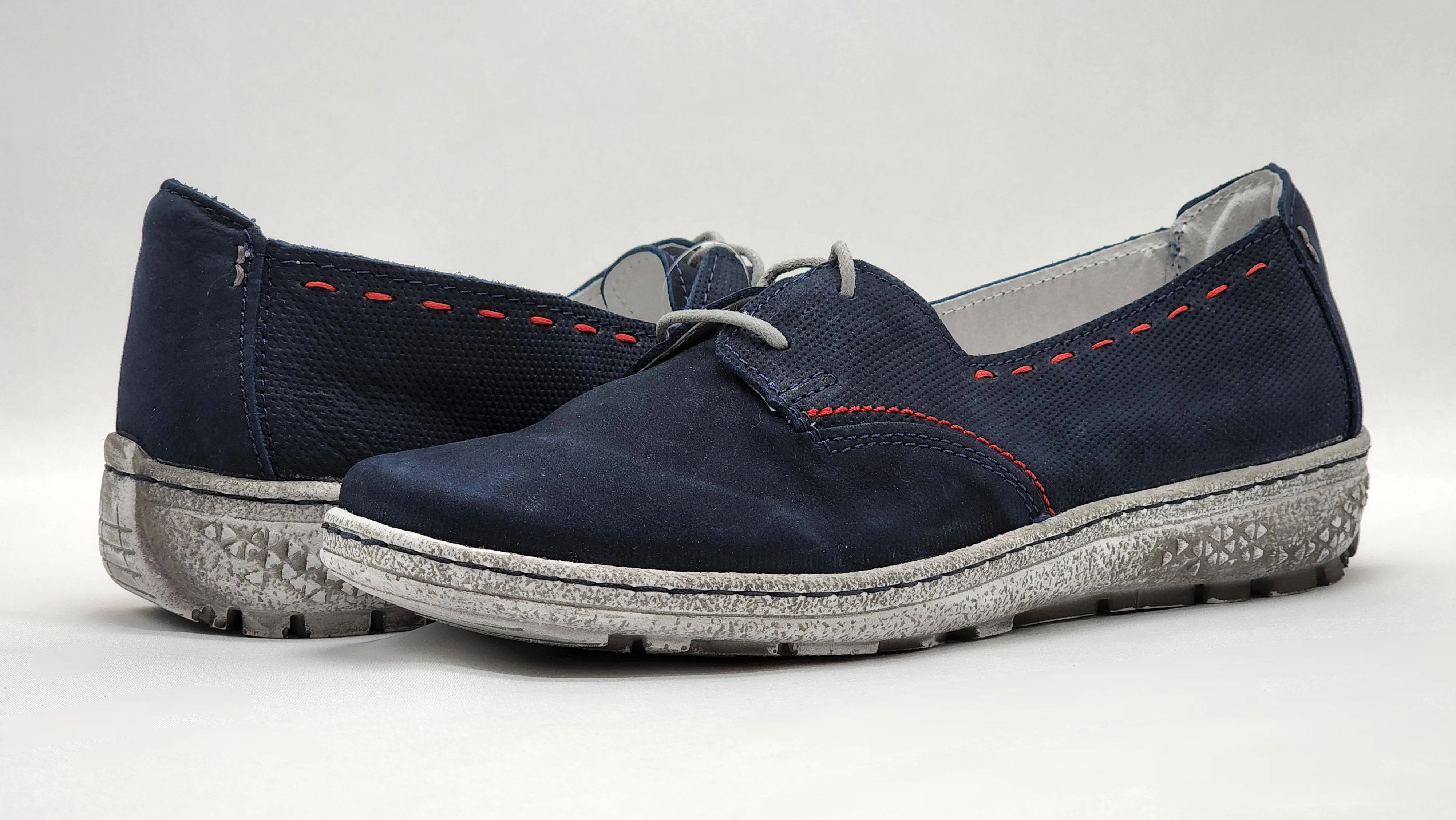 Women's Lightweight Navy Leather Low-Top Shoes